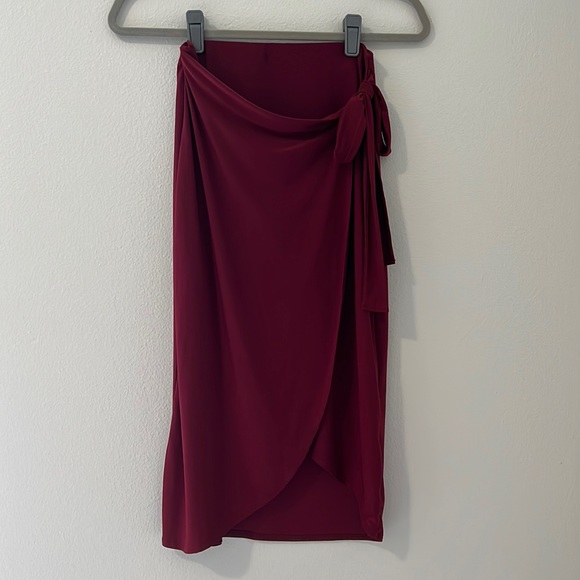 21 Saints silky red midi skirt with slit - Picture 2 of 5